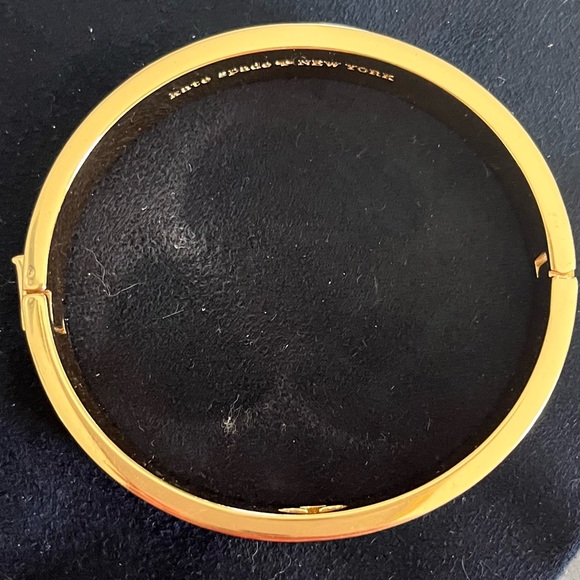 KATE SPADE ♠️ Cream/Gold Hole Punch 10mm Hinge Bangle (immaculate) - Picture 4 of 6